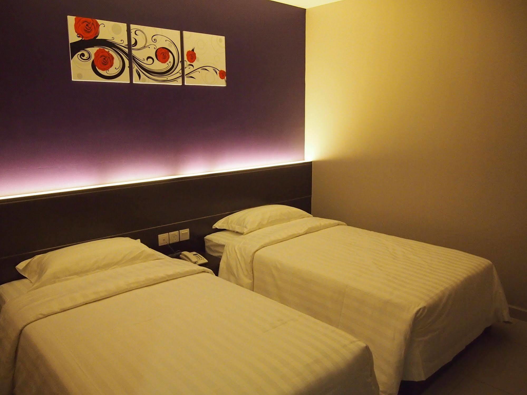 Star Bay Hotel Lumut Extérieur photo